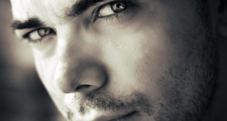 Acido Hialurónico en las ojeras en el Hombre